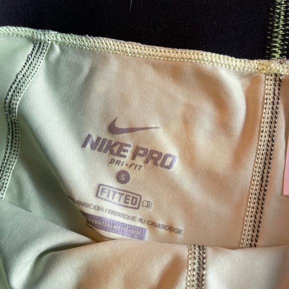 Nike Pro Capri - Picture 4 of 5
